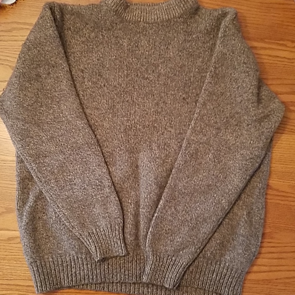 L.L Bean men's lambs wool sweater, like new! Xl